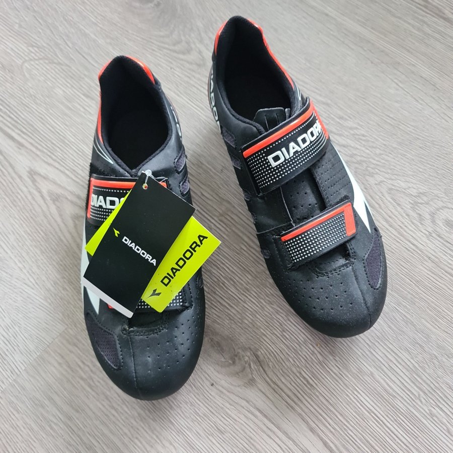 Se produkter som liknar Diadora Phantom II Cykelskor pa Tradera 637986476