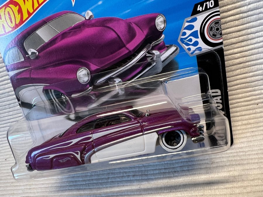 ミニカー Hot Wheels Hirohata Merc 4/10 Amazon.com: Hot Wheels Hirohata MERC, Rod Squad 4/10 [Purple] 46