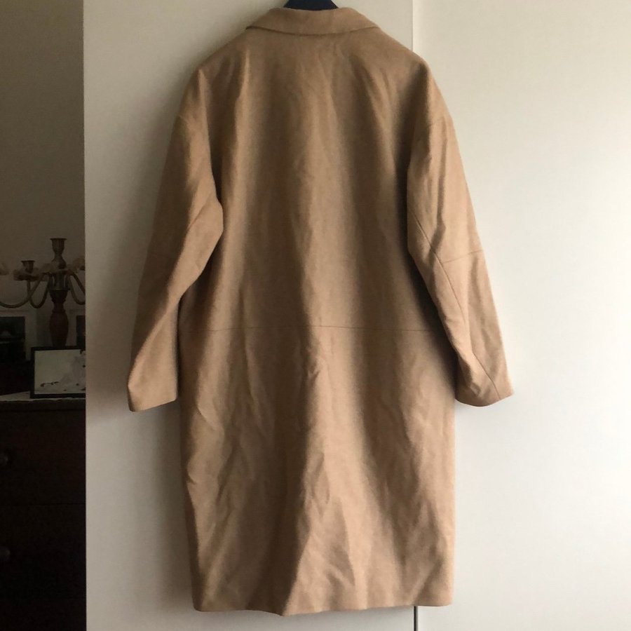 Ny Filippa K beige kappa, storlek LARGE | Köp på Tradera (727471216)