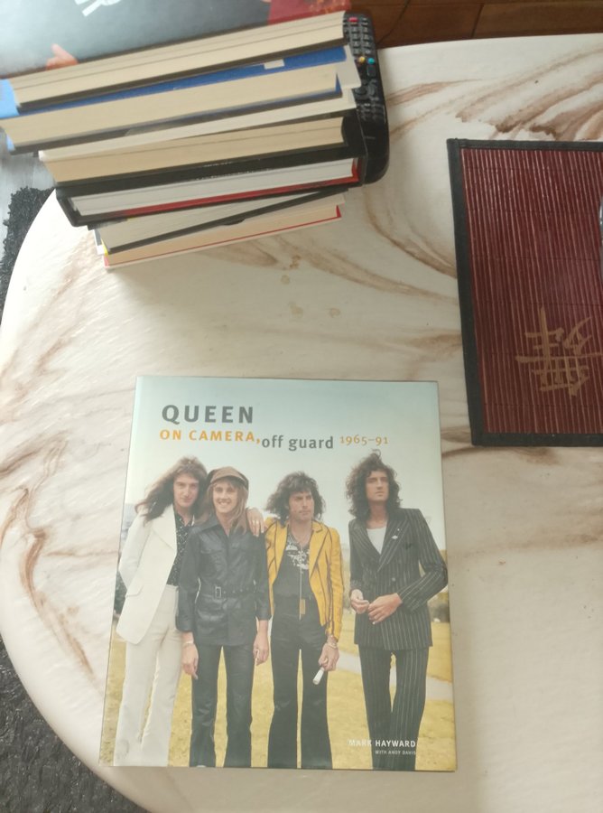 アート・デザイン・音楽 Queen ON CAMERA,off guard 1965-91 Queen On Camera, Off Guard 1965-91 By Mark Hayword 1st/1st