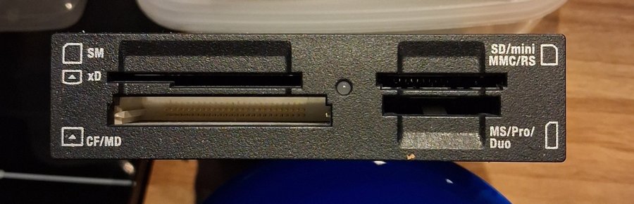 TEAC CA-200 All-In-One Multi-Card Reader | Köp på Tradera (718296022)