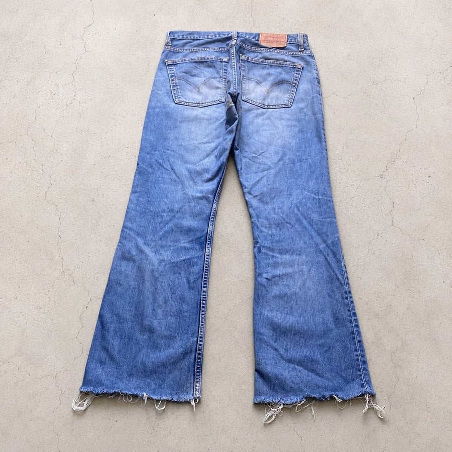 Se produkter som liknar Levis 507 jeans vintage 00s m.. på Tradera 