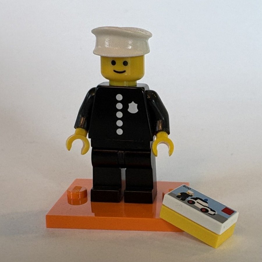 LEGO CMF Series 18 Classic Police Officer Köp på Tradera