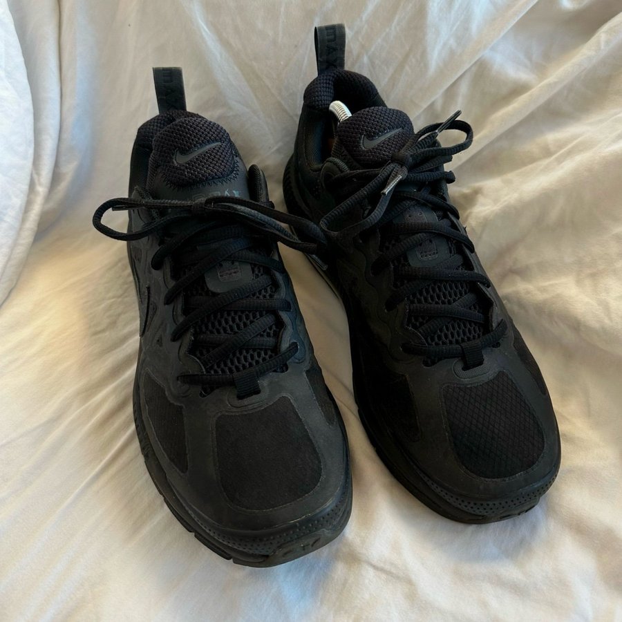 Nike Air Max 270 Svarta Storlek 43 Kop pa Tradera 653386033