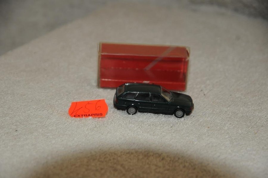Se produkter som liknar En liten bil SE BILD bra skick på Tradera