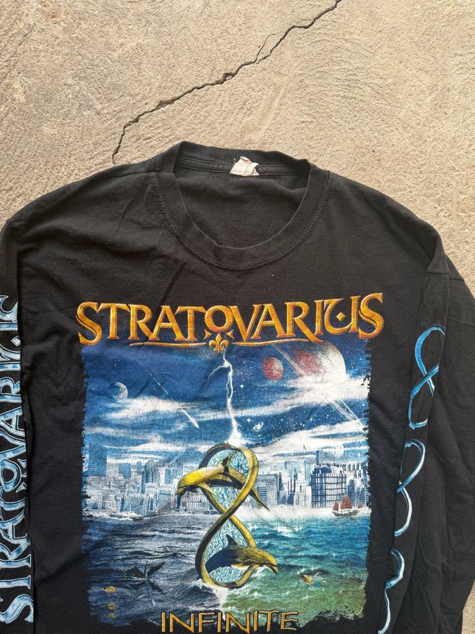 Se produkter som liknar 00s Stratovarius Infinite Wor.. på Tradera