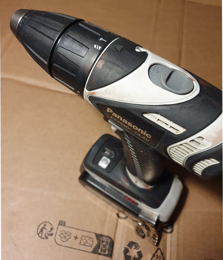 Se produkter som liknar Panasonic EY7940 Slagborrskru. pa Tradera 642922632