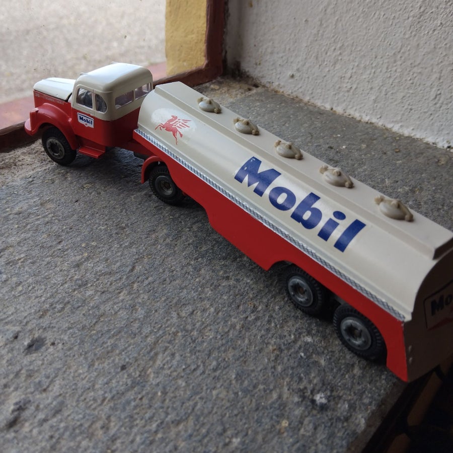 Tekno Denmark Scania-Vabis Mobil tankbil | Köp på Tradera (755738324)