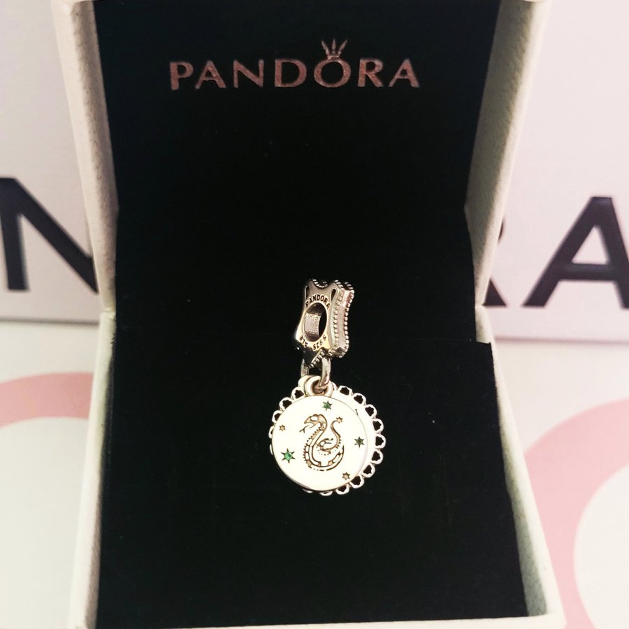 NY HARRY POTTER CHARMS SLYTHERIN. Kop fran MontLuce pa Tradera 653488261