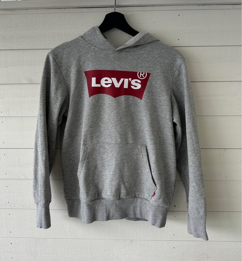 Se produkter som liknar Grå Levis hoodie strl: 164 på Tradera (603919148)