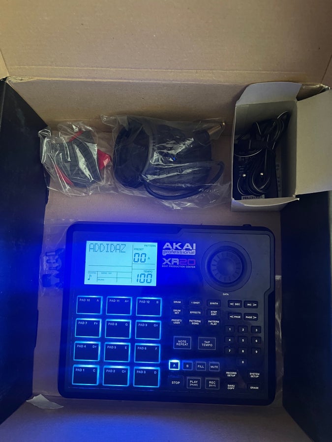 Akai Professional XR20 Beat Production Center | Köp på Tradera