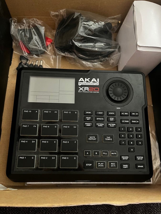 Akai Professional XR20 Beat Production Center | Köp på Tradera