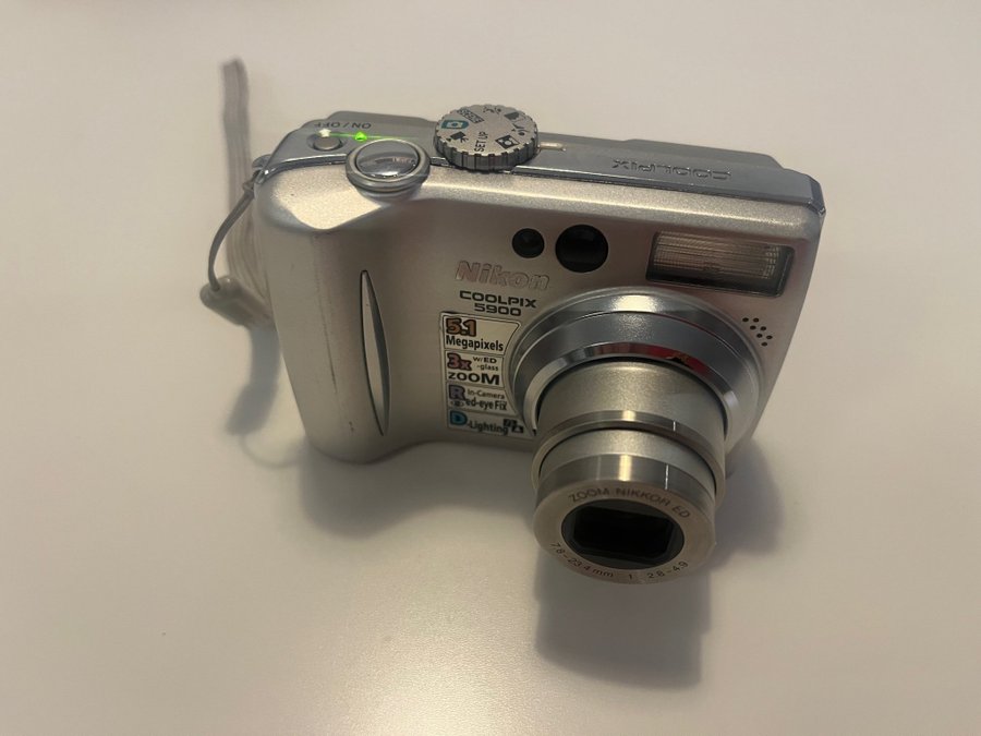 Lens Nikon 5900 Nikon Coolpix 5900 5MP Digital Camera 3x Optical