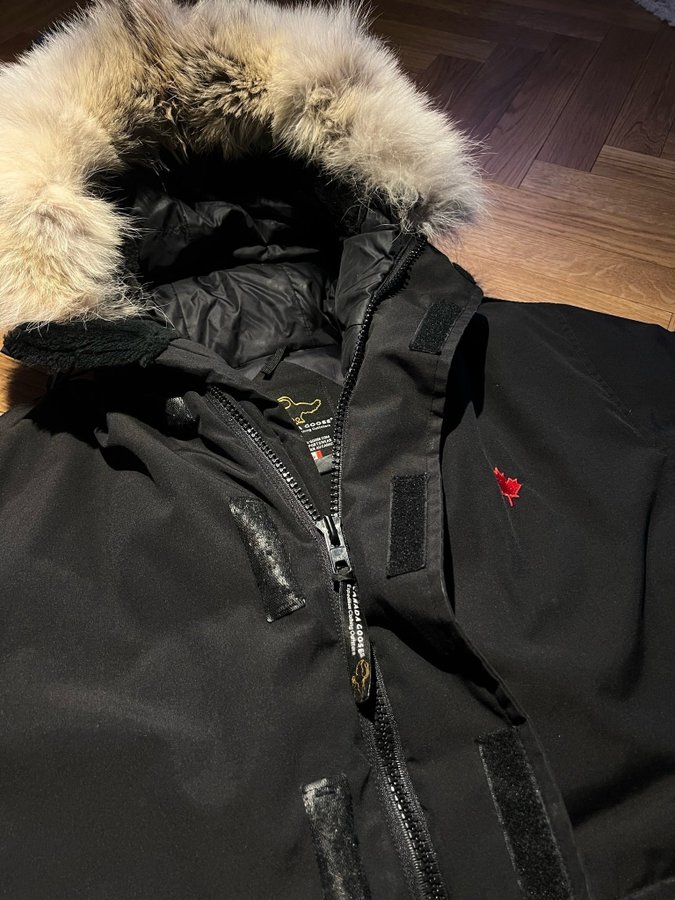 Canada Goose svart jacka, storlek LG | Köp på Tradera (659329395)