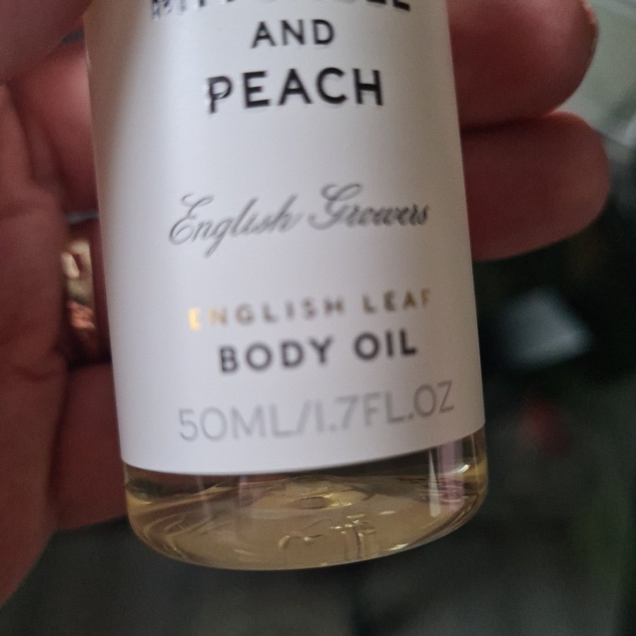 Mitchell and Peach English Leaf Body Oil 50ml Köp på Tradera (607974078)