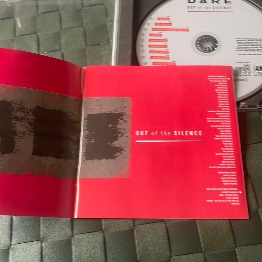Se produkter som liknar Dare - Out of the Silence CD på Tradera