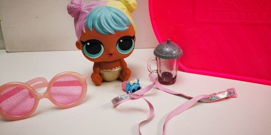 LOL Surprise Docka Stor Big med Tillbehör | Köp på Tradera (723718663)