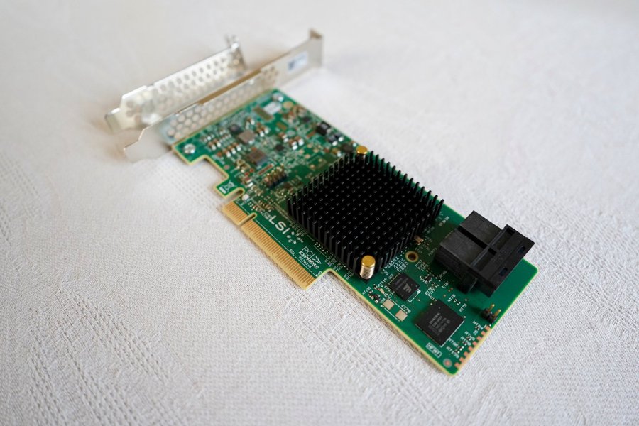 Se produkter som liknar LSI 9300-8i HBA på Tradera (710884333)