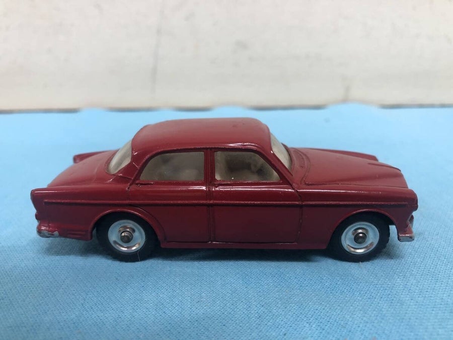 Dinky Toys Volvo 122S, röd very good condition | Köp på Tradera