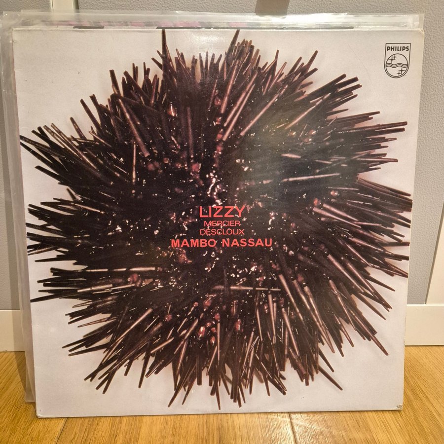 Se produkter som liknar Lizzy Mercier Descloux - Mamb.. på Tradera