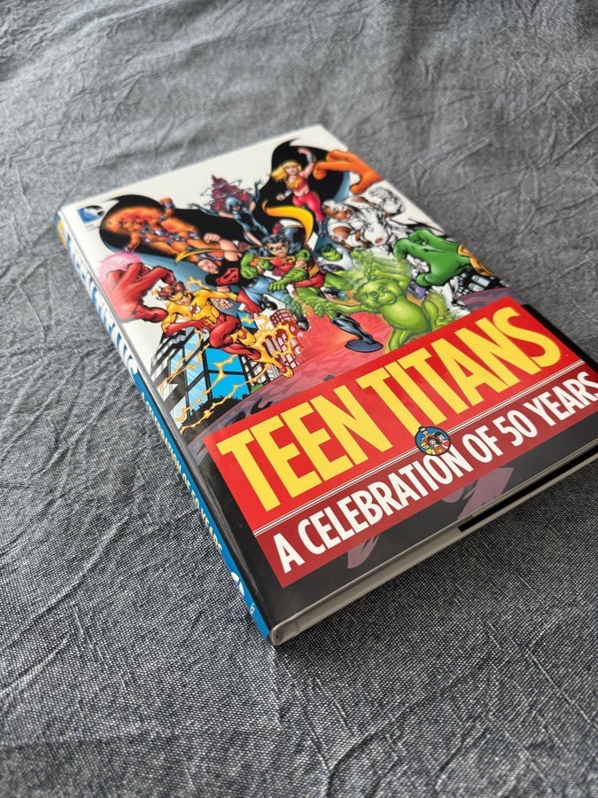 英語　TEEN TITANS:A CELEBRATION OF 50 YEARS Teen Titans: A Celebration of 50 Years: Wolfman, Marv, Johns
