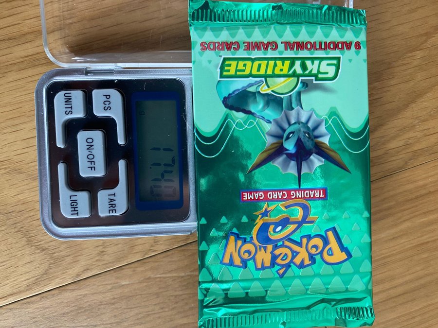Se produkter som liknar Pokemon Skyridge Booster Pack.. p Tradera  (717764375)