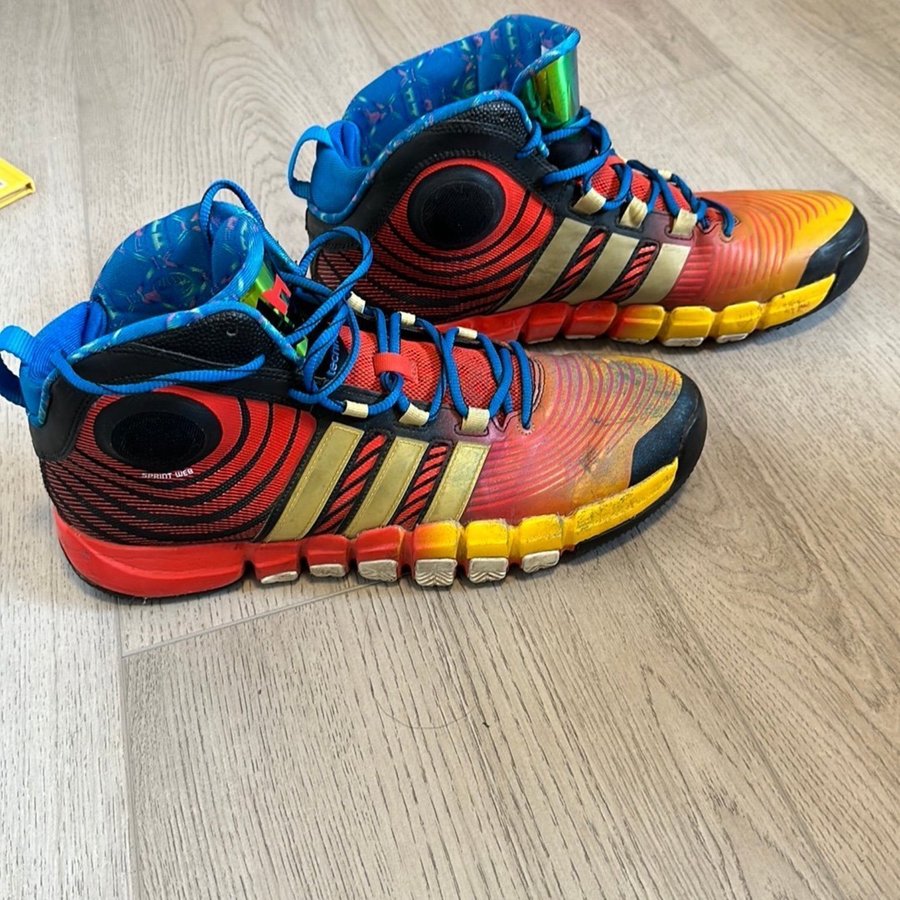 Adidas D Howard 4 superman storlek 45