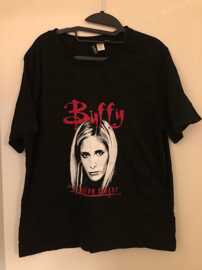 Buffy t shirt H M strl XL goth vampyr Kop pa Tradera 646970620