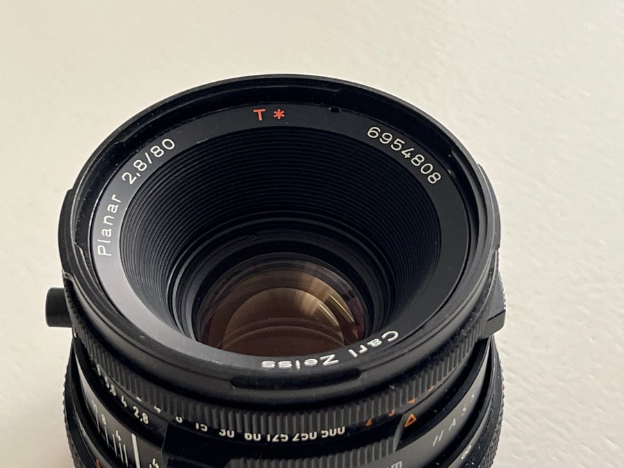 Hasselblad 503CX with Zeiss Planar 80mm f/2.8 C.. | Köp på Tradera
