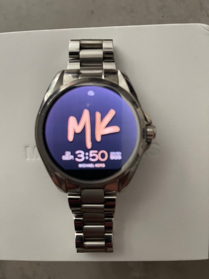 michael kors access model dw2c