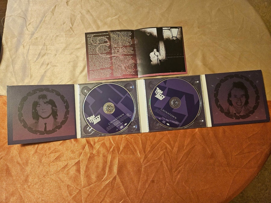 Thin Lizzy - Chinatown Deluxe Edition (2 CD) | Köp på Tradera