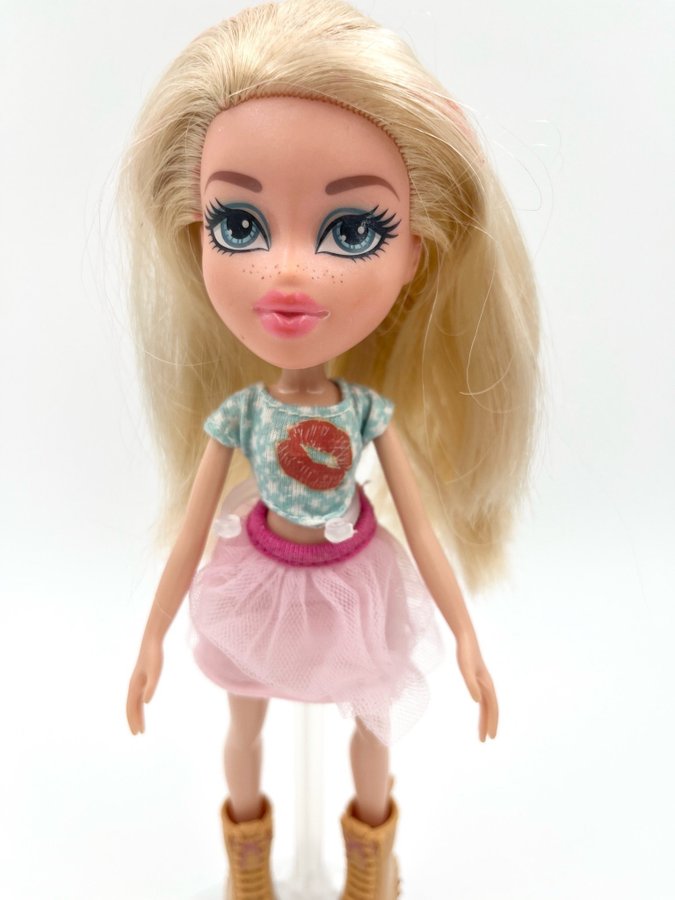 Se produkter som liknar Bratz Remix Cloe 2016 ref på Tradera