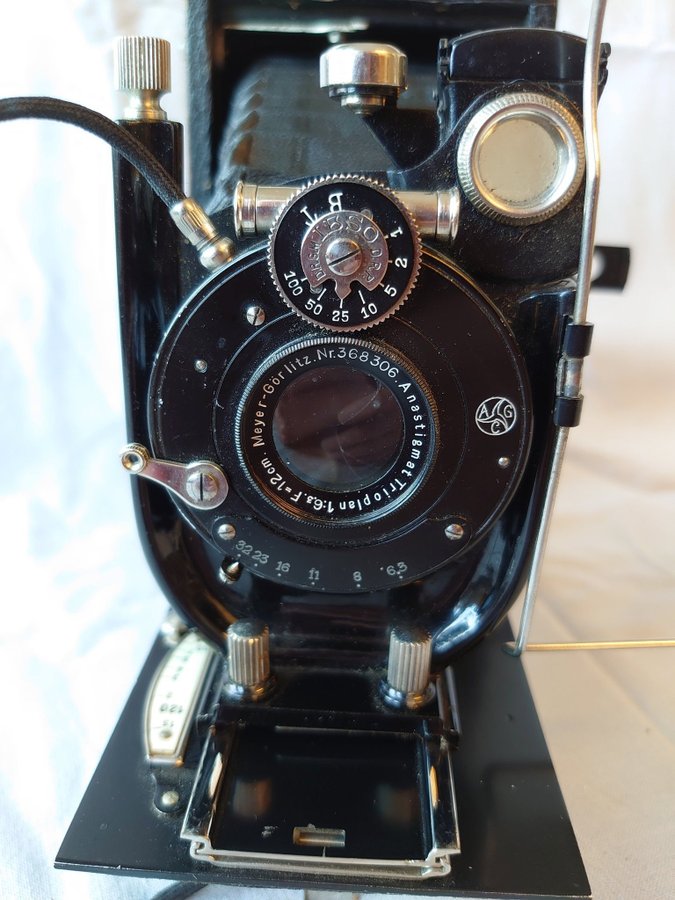 Glunz camera Meyer-Gorlitz.Anastigmat Trioplan 4.5/10.5cm w/case A Glunz Ingo Strut Camera,