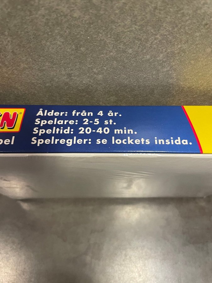 Se produkter som liknar Julklapp?!! Lusen! Spel för b.. på Tradera