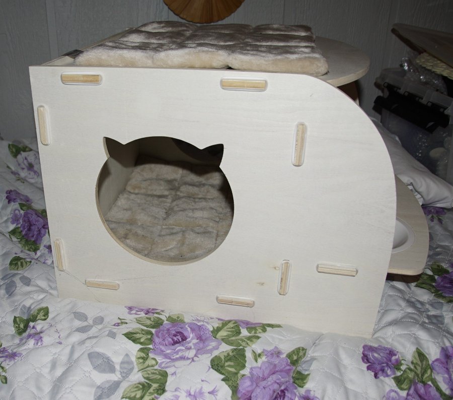 Se produkter som liknar KATTHUS KATTSÄNG KATTKOJA MED.. på Tradera