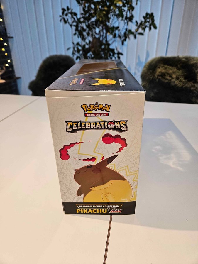 Se produkter som liknar Pokmon Celebrations Premium .. p Tradera  (710518667)