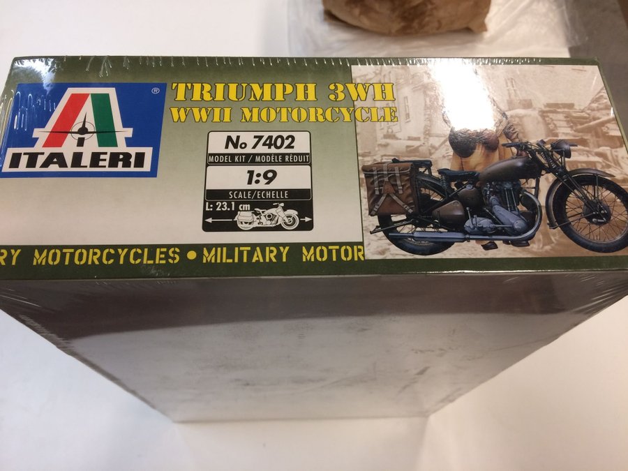 Maquette ITALERI: 1/9 TRIUMPH 3HW WWII MOTORCYCLE 1/9 (7402) chez