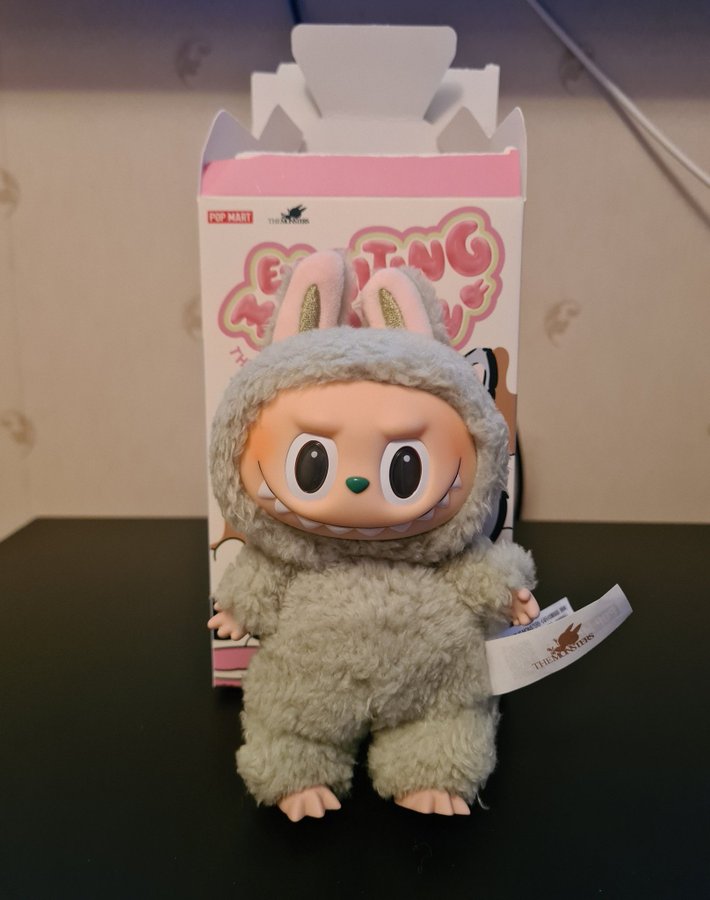 Pop Mart Labubu 