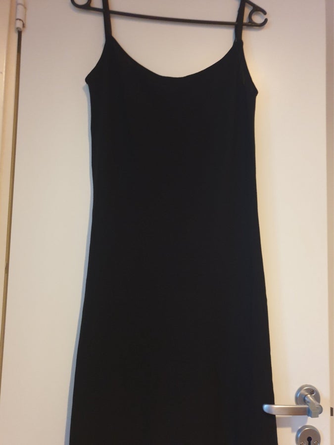 Svart klänning från Modesty, Twilfit, strl M. | Köp på Tradera (735692343)