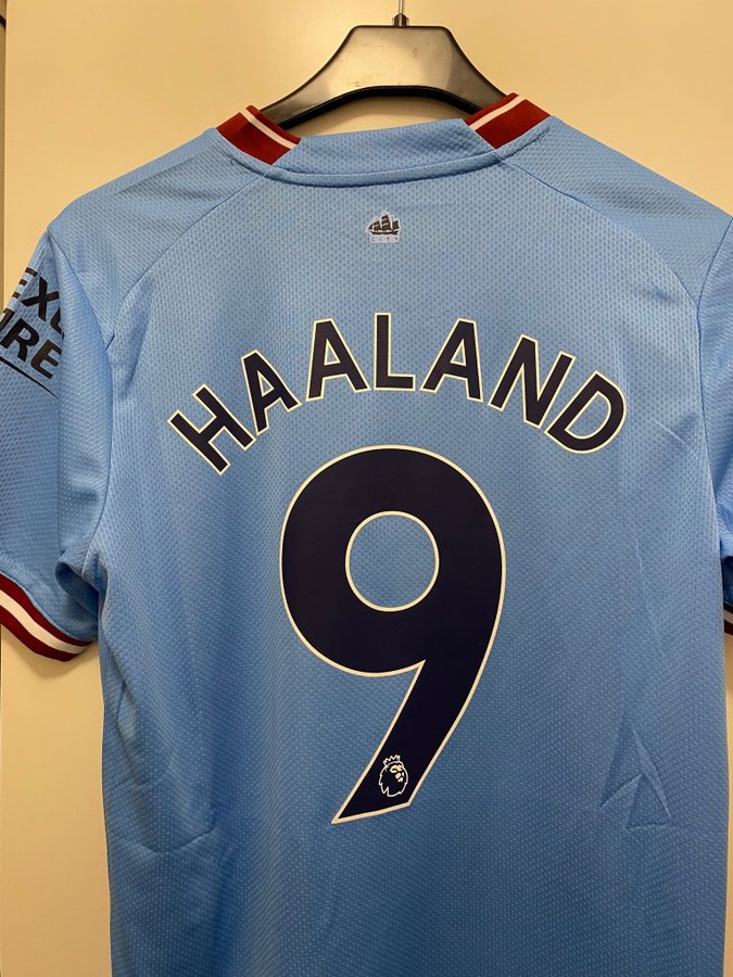 Se produkter som liknar Manchester City - Haaland på Tradera (617749431)