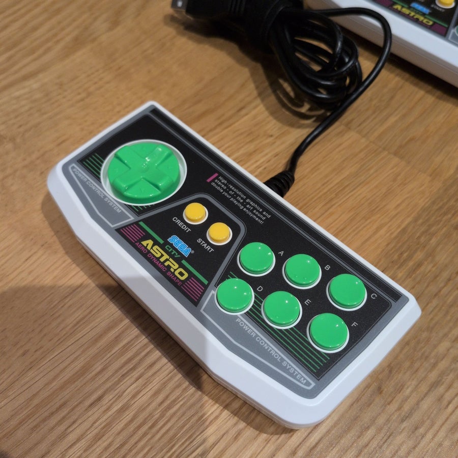 Sega Astro City Mini Arcade med 2 extra handkon.. | Köp på Tradera ...