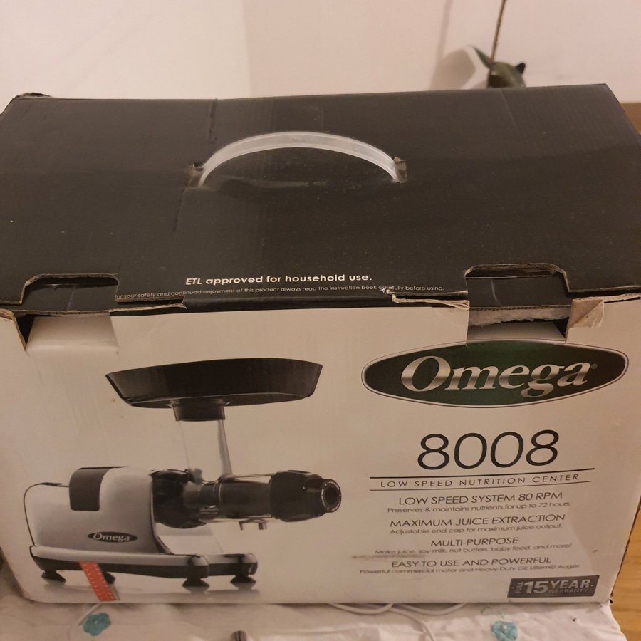 Omega 8008 chrome slow speed nutrition center masticating clearance juicer