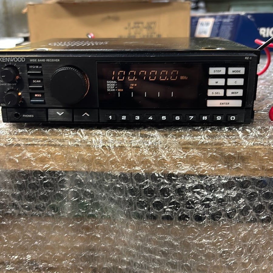 Se produkter som liknar Kenwood RZ-1 bredbandsmottagare på Tradera