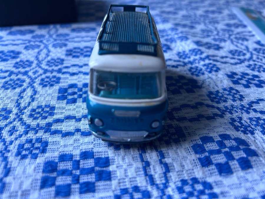Se produkter som liknar Corgi Toys Commer Bus 2500 se.. på Tradera
