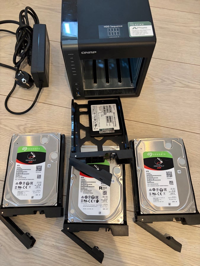QNAP TS-431KX NAS med 3x Seagate IronWolf 8TB HDD | Köp på Tradera
