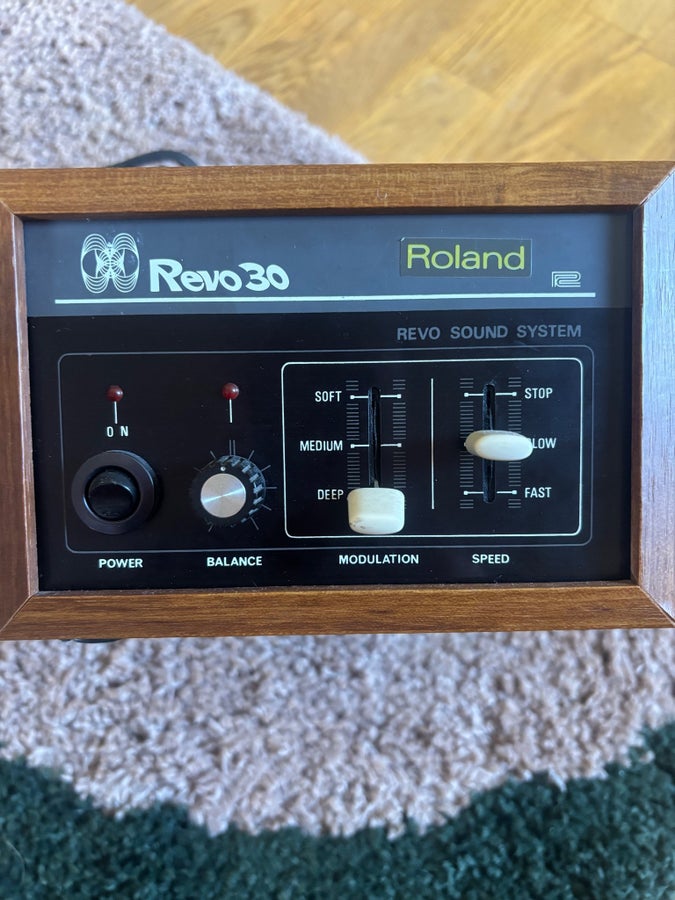 Se produkter som liknar Roland Revo 30 Vintage - Japa.. på Tradera