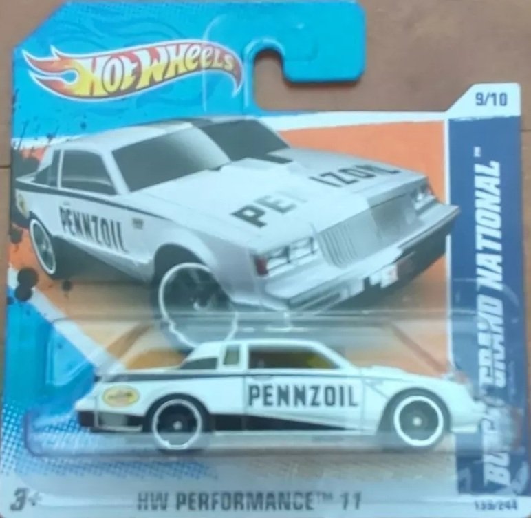 Hot Wheels Buick Grand National 2011 Performance - Scala 1:64 Bianco - Modello Die-Cast Esclusivo Redline