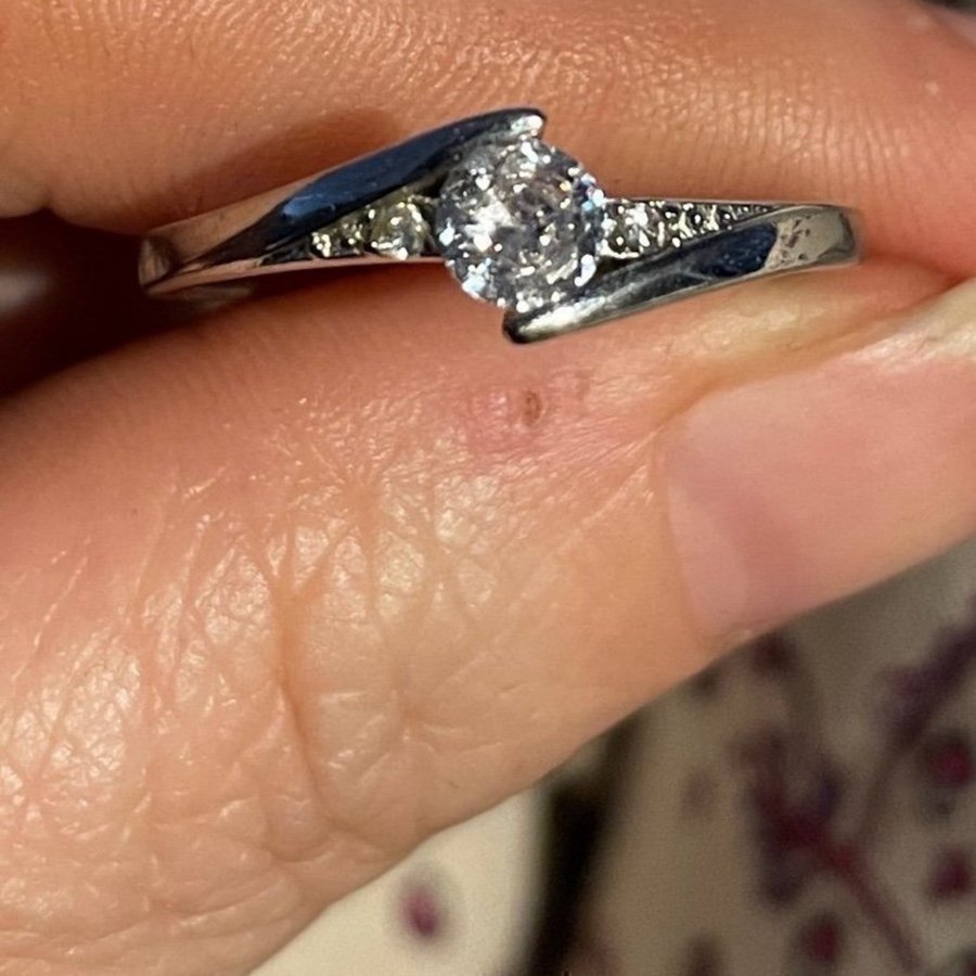 Ring med shop cubic zirconia