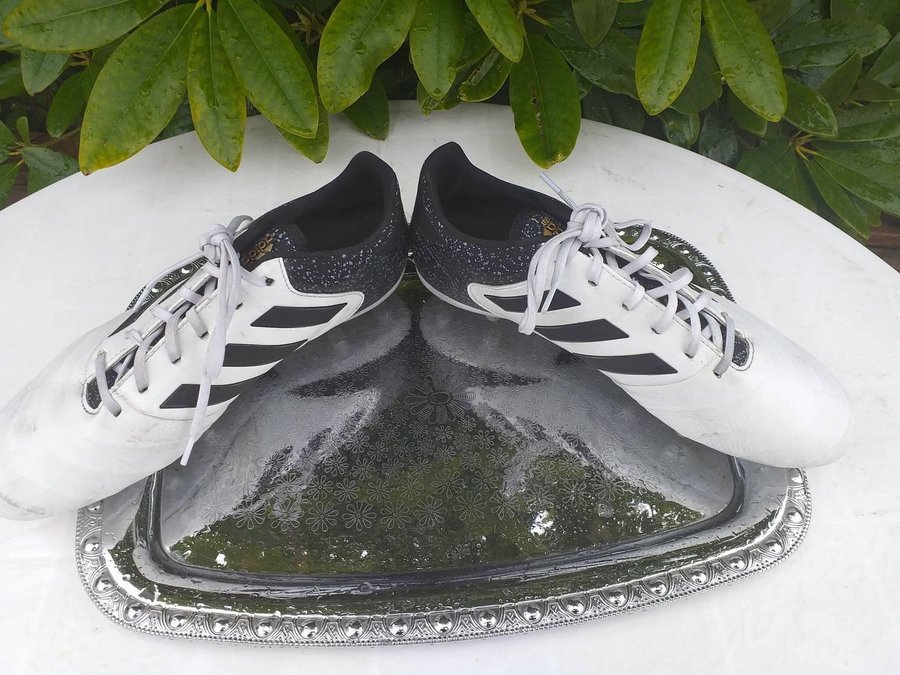 Adidas Copa svart vit K p fr n kidzorama handelshus p Tradera