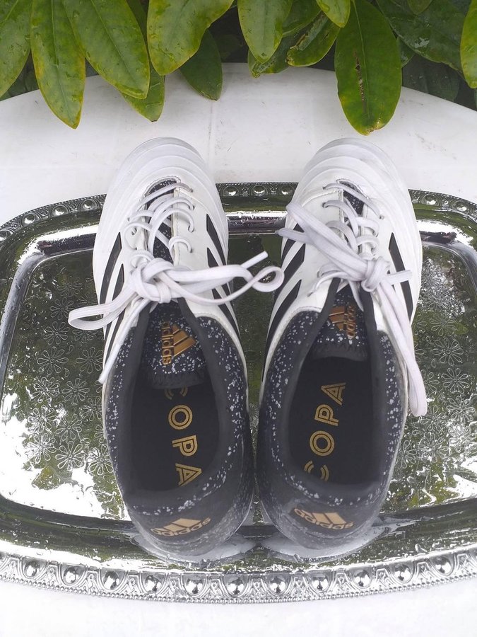 Adidas Copa svart vit K p fr n kidzorama handelshus p Tradera